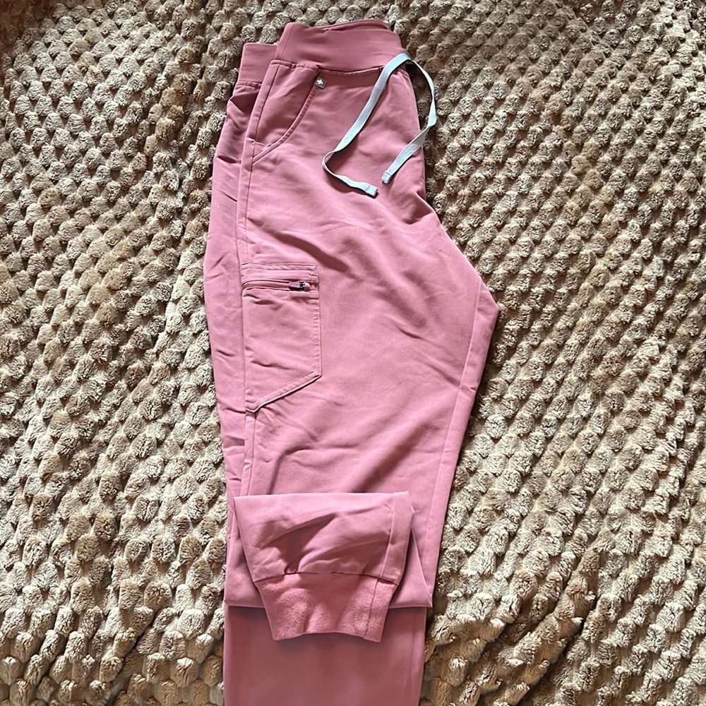 Women’s Figs Zamora jogger scrub pants- Medium